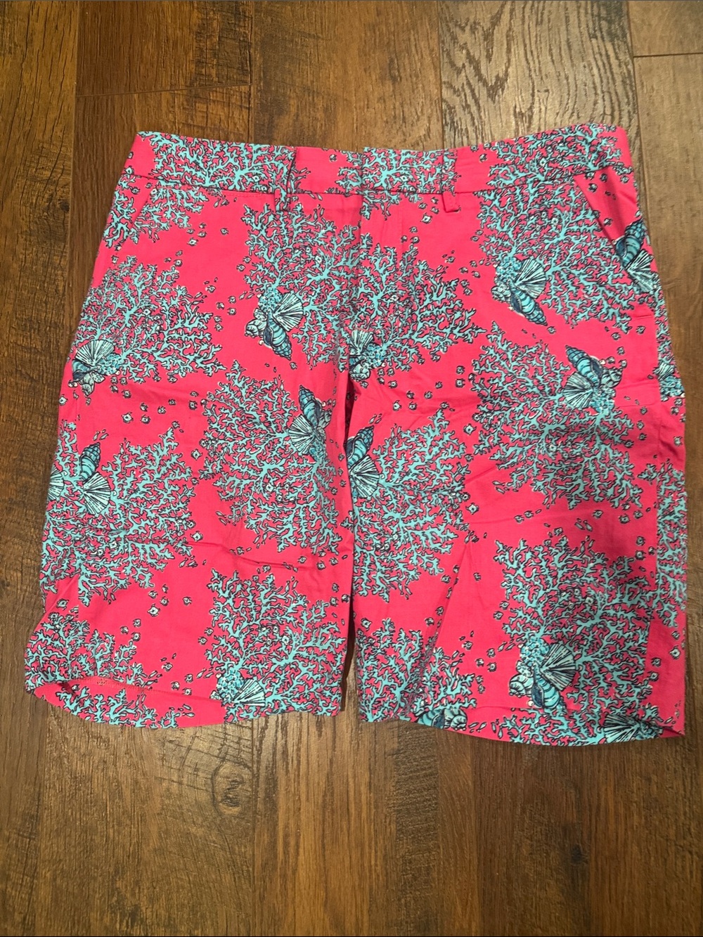 Lilly Pulitzer size 4 Avenue Short